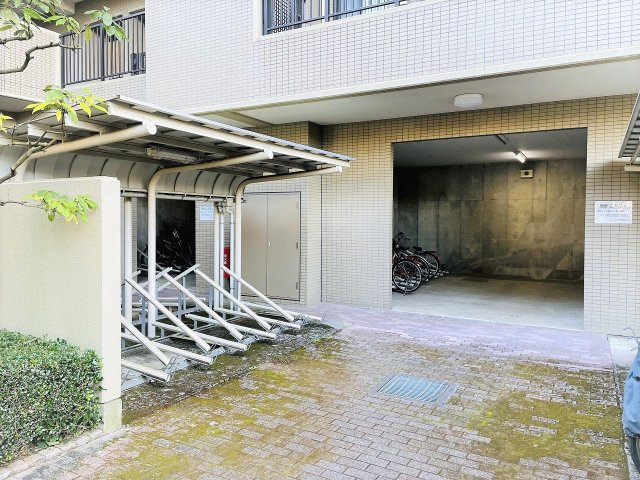 タウンズ八王子センタークレストの駐輪場|～管理の行き届いたキレイなマンションです～