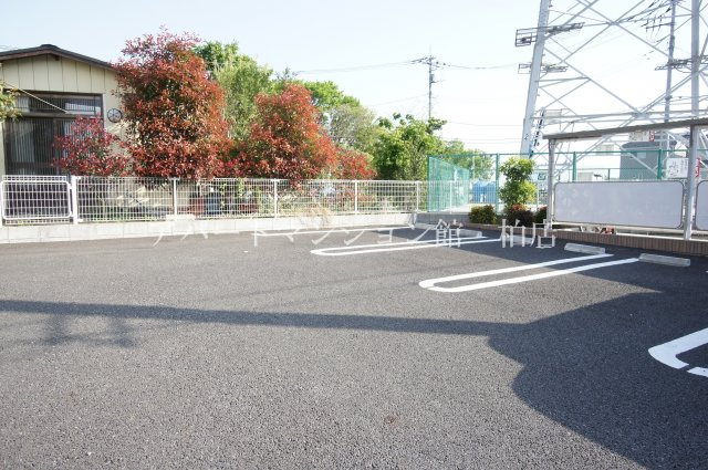 ラフレシールⅡの駐車場
