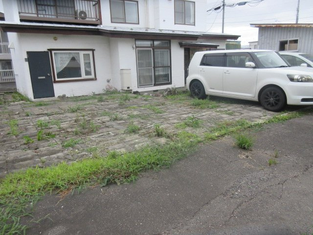 サンメイクハイツの駐車場