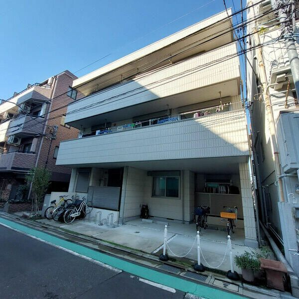 アドーニスの外観