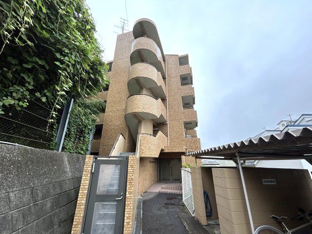駅徒歩12分で、新耐震で、3LDKで、リフォームされてて、この価格！？いいんですか～いいんですか～こんなに良い物件でいいんですか～♪な【リフォーム／NICアーバンハイム保土ヶ谷】の外観|外観も気になるポイント