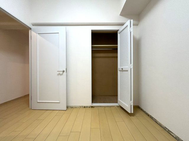 駅徒歩12分で、新耐震で、3LDKで、リフォームされてて、この価格！？いいんですか～いいんですか～こんなに良い物件でいいんですか～♪な【リフォーム／NICアーバンハイム保土ヶ谷】の洋室|個人の部屋や寝室として使える洋室です