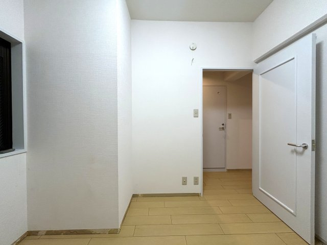 駅徒歩12分で、新耐震で、3LDKで、リフォームされてて、この価格！？いいんですか～いいんですか～こんなに良い物件でいいんですか～♪な【リフォーム／NICアーバンハイム保土ヶ谷】の洋室|使い勝手のいい洋室です
