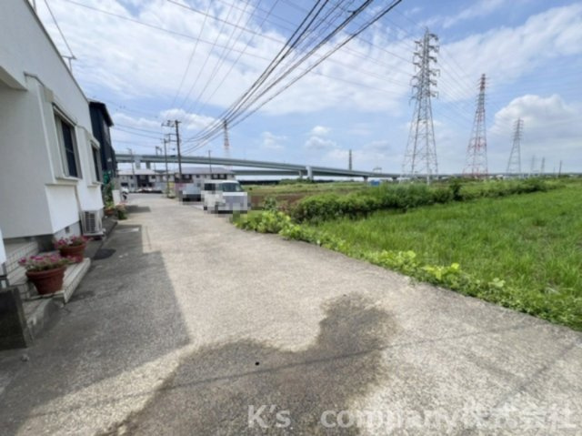 ■高座郡寒川町大曲4丁目　建築条件無し　売地の前面道路含む現地写真|前面道路は交通量が少なく静かです◇