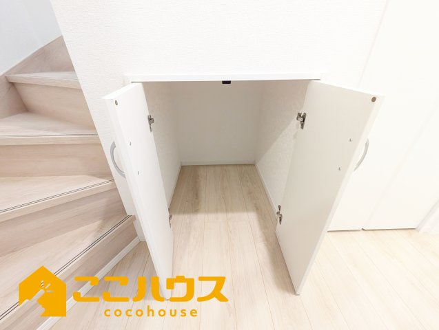 浦添市西原第6　クレイドルガーデン　新築戸建て　全2棟　2号棟の収納|階段下収納