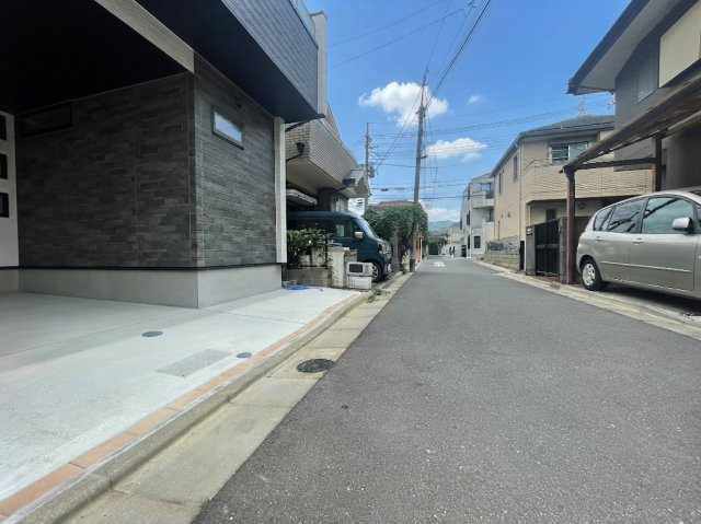 中野区鷺宮4丁目 限定1棟の前面道路含む現地写真|鷺宮4丁目の落ち着いた住宅地に誕生しました
西側4ｍ公道に面する整形地です