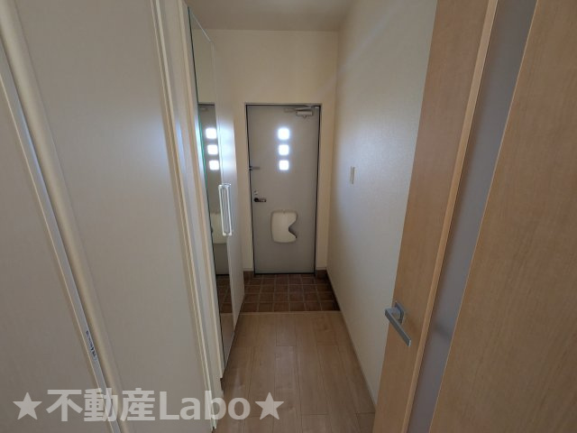 板野郡藍住町乙瀬字乾のアパートの玄関