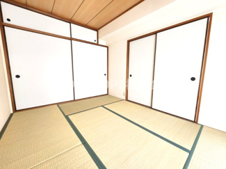 【和室】 | ルネ尼崎　リフォーム済 | 足を伸ばして寛げる和室６帖です♪南向きバルコニーに面した明るく開放的な室内です！天袋付きの押入れもございます！！