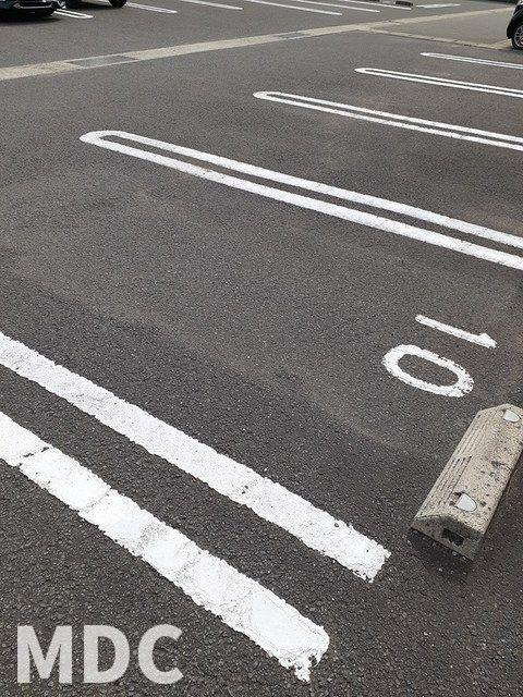 板野郡藍住町矢上字安任のアパートの駐車場