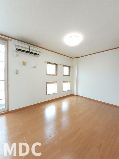 板野郡藍住町矢上字安任のアパートの居間・リビング