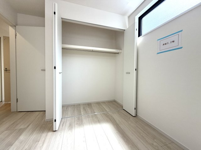 越谷市大泊１期１号棟FIT-ACE　新築戸建の収納|室内をすっきり見せる大容量クローゼット。荷物が増えても安心して収納できます。