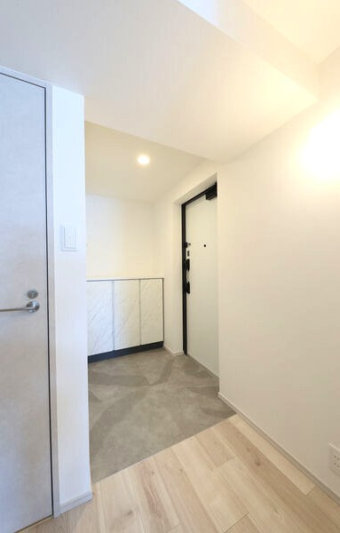 S-RESIDENCE高岳bresaの玄関