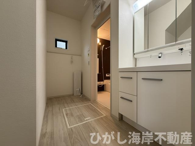 平塚市達上ケ丘　新築戸建の脱衣所|脱衣スペース