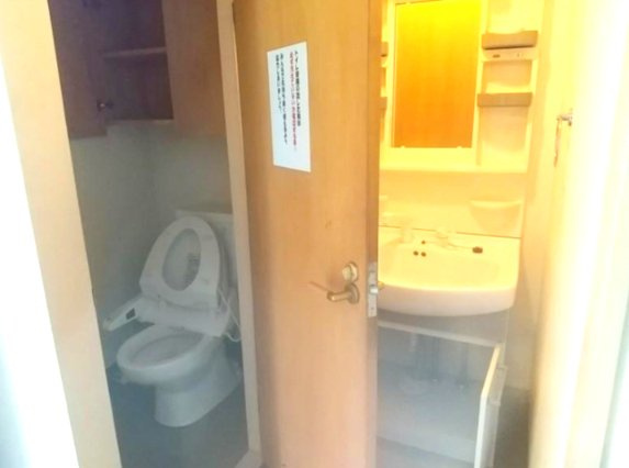 昌宏ビル（ショウコウビル）倉庫の洗面所