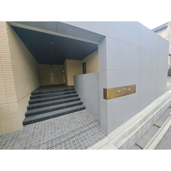 イニシア神戸森北町のエントランス