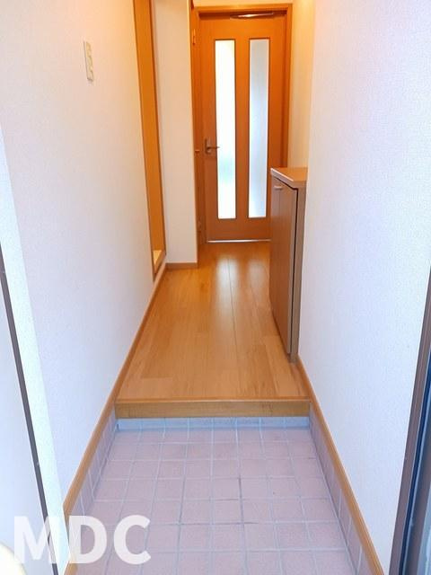 板野郡藍住町矢上字原のアパートの玄関