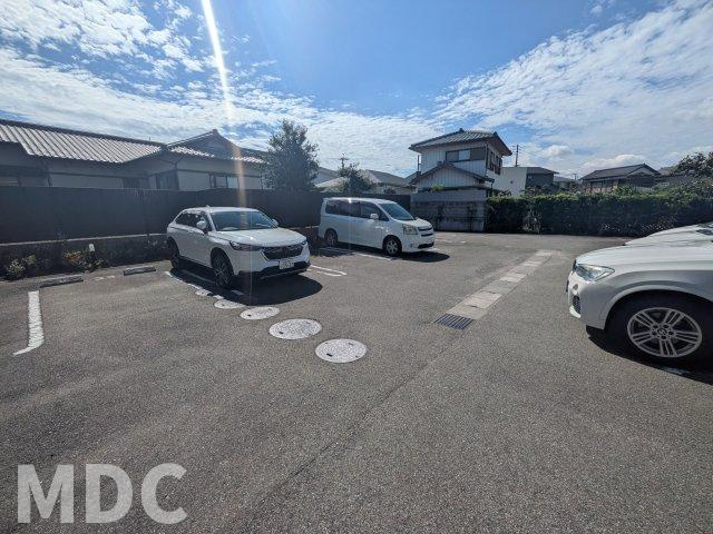 ハピネス　北島Ｅの駐車場
