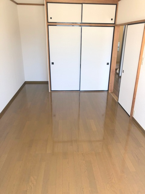 シティハイム　ササヤマＣの寝室|洋室には天袋付きの収納有り