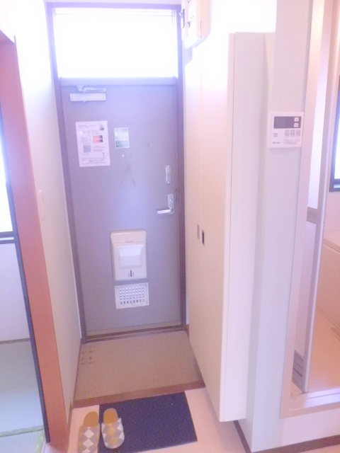 シティハイム　ササヤマＣの玄関|玄関にはシューズボックスあり