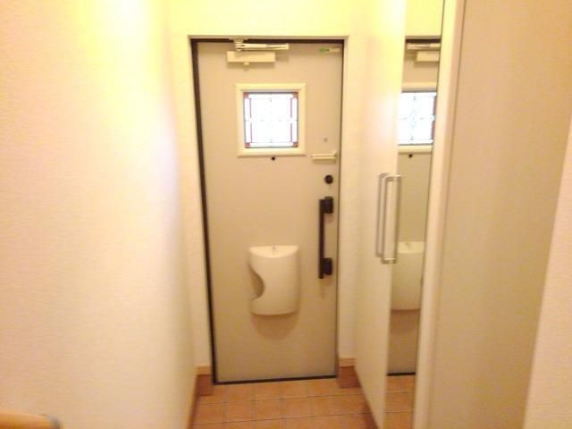 船橋市南三咲３丁目のアパートの玄関