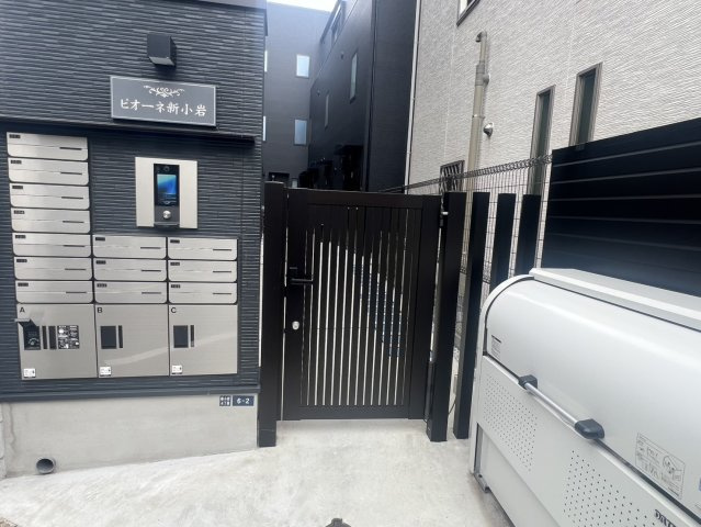 ピオーネ新小岩のエントランス
