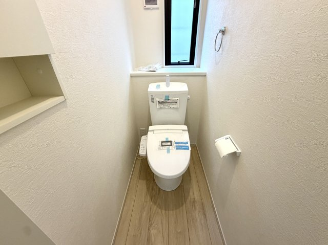 越谷市大泊１期2号棟FIT-ACE　新築戸建のトイレ|トイレが2つあることで毎日の順番待ちのストレスを解消。ご家族全員が快適に過ごせる嬉しい設備です。