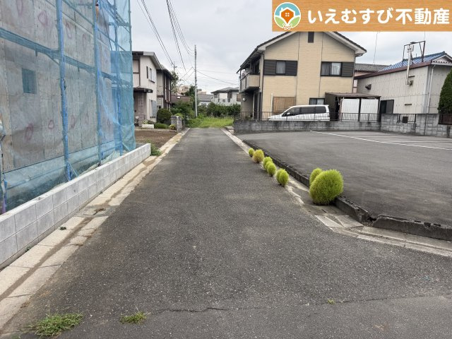 行田市旭町　売地の前面道路含む現地写真