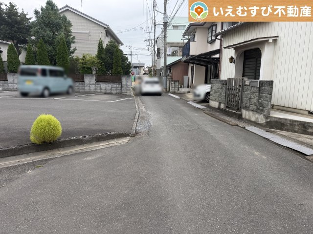 行田市旭町　売地の前面道路含む現地写真