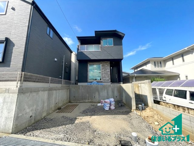 ■枚方市香里ケ丘8丁目　第8期　新築一戸建ての外観|お客様に長く安心して住んでいだだける事にこだわった家づくり！住んでからのアフターサービスにもしっかりと取り組んでいます！