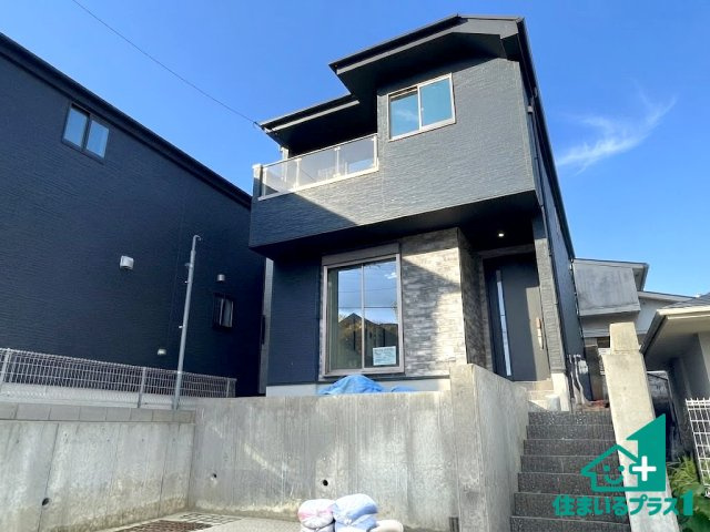■枚方市香里ケ丘8丁目　第8期　新築一戸建ての外観|お客様に長く安心して住んでいだだける事にこだわった家づくり！住んでからのアフターサービスにもしっかりと取り組んでいます！