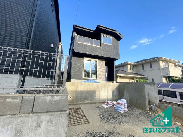 ■枚方市香里ケ丘8丁目　第8期　新築一戸建ての外観|安心の10年保証！外観を美しく保ち、雨水で汚れを落とします！気になることがありましたら、お気軽にお問い合わせください！