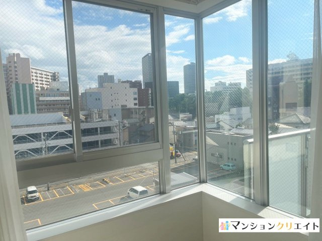 プレミスト大手さくら通りの展望|バルコニー横スペースからの眺め（南向き）