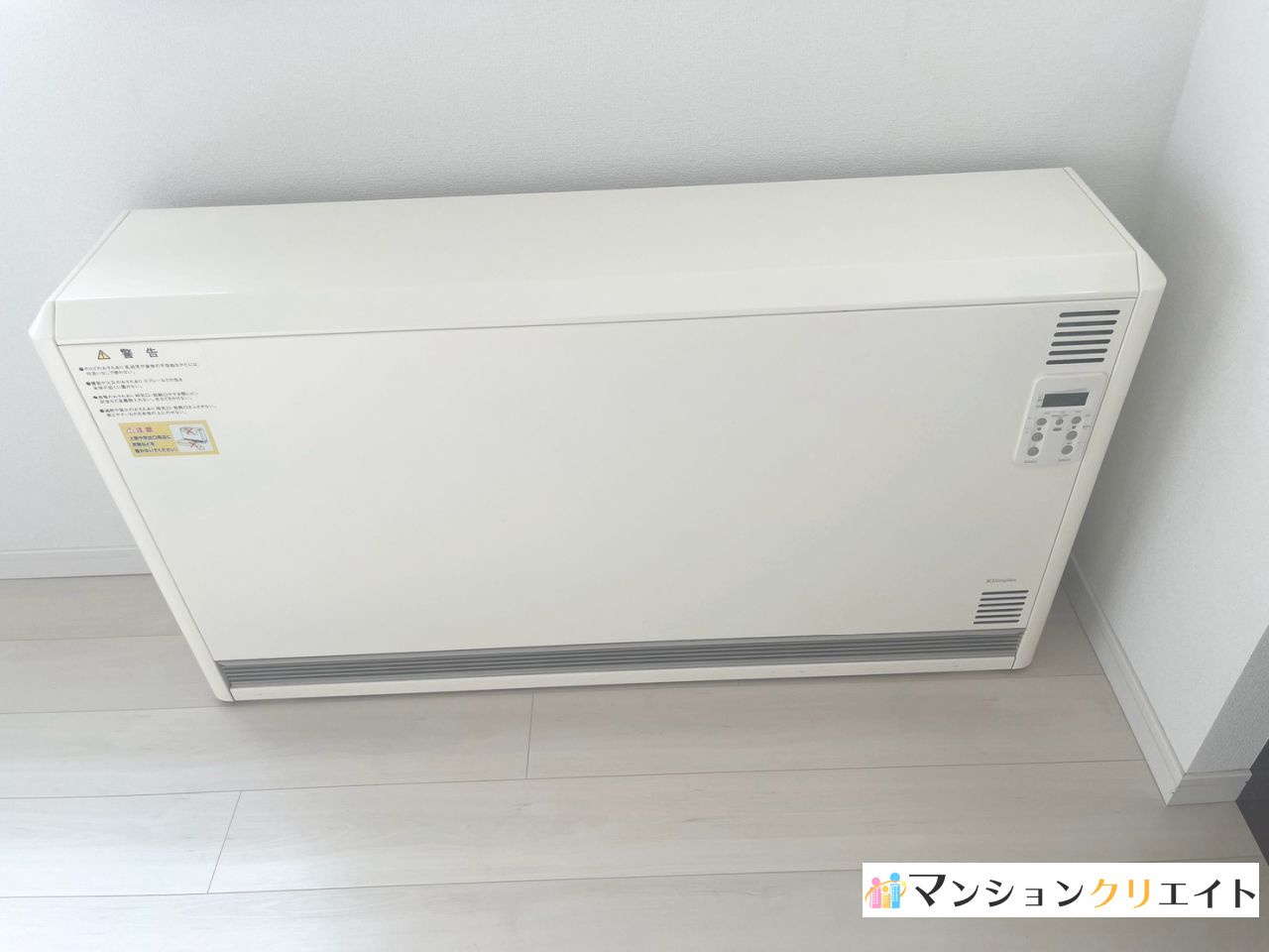 プレミスト大手さくら通りの冷暖房・空調設備|キッチン前にある蓄熱式暖房