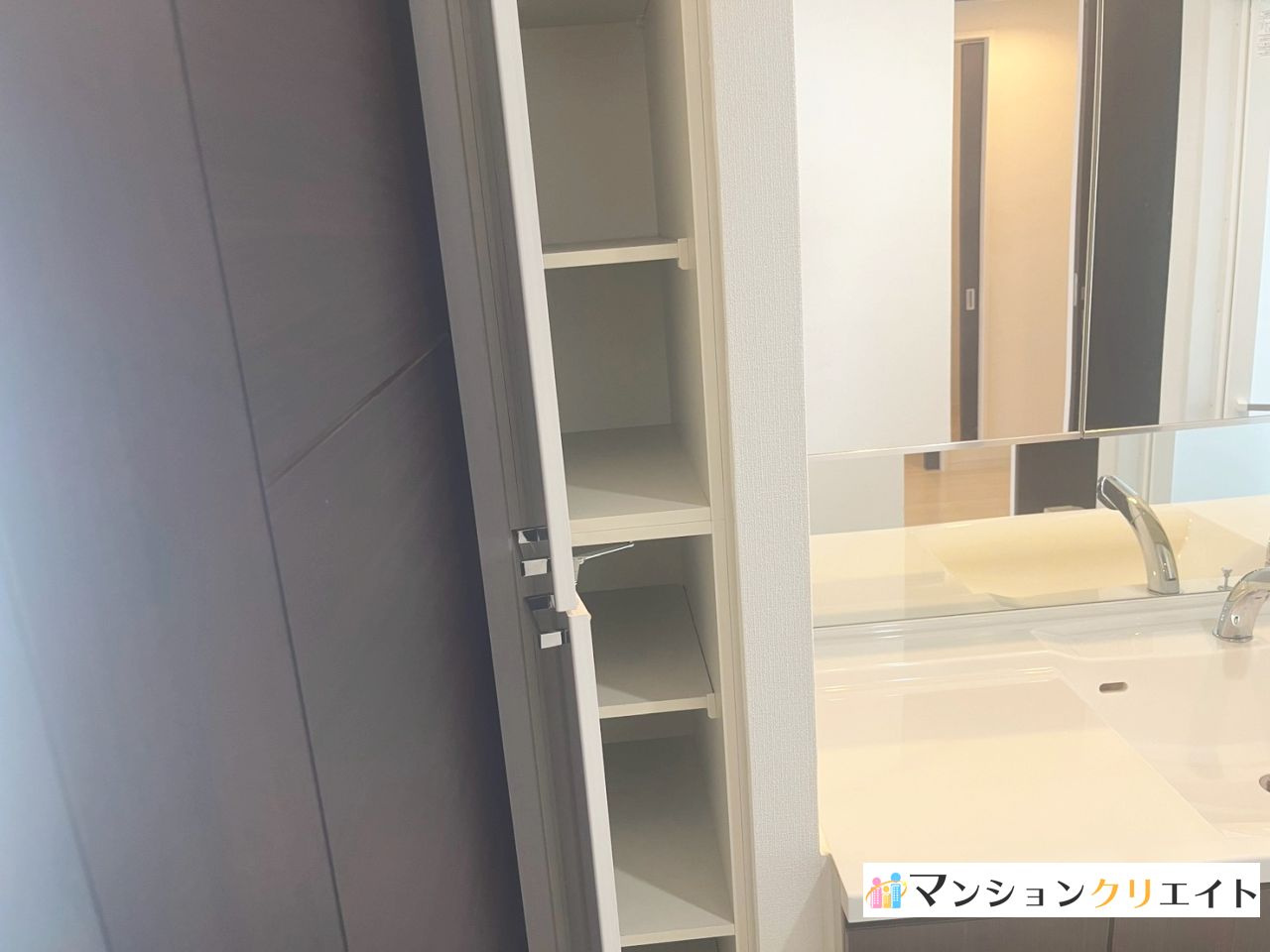 プレミスト大手さくら通りの収納|洗面台横のリネン庫