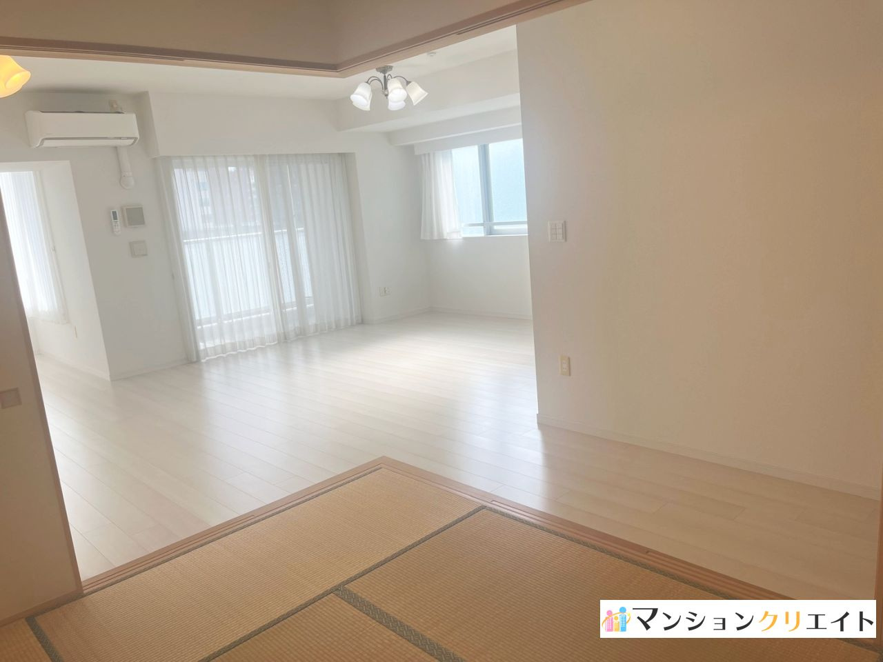 プレミスト大手さくら通りの和室|和室から見たリビング