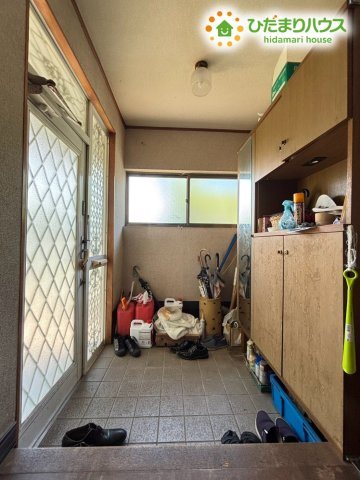 鴻巣市下谷　中古一戸建ての玄関