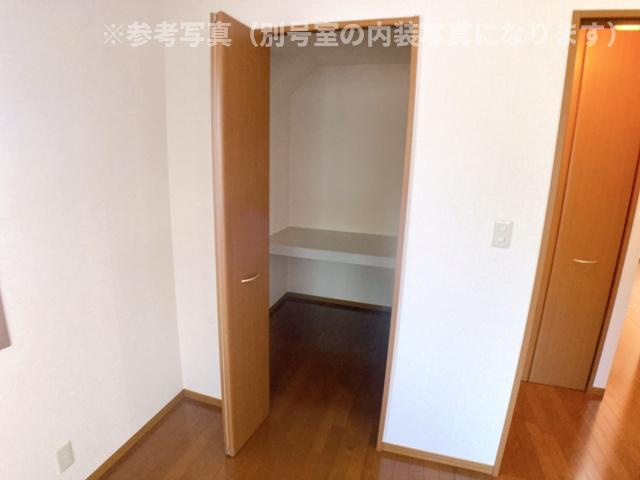 春日井市八事町２丁目のアパートの収納