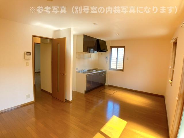 春日井市八事町２丁目のアパートの居間・リビング