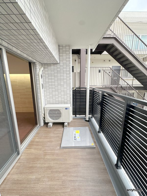 レオングラン本町橋　仲介手数料無料のバルコニー