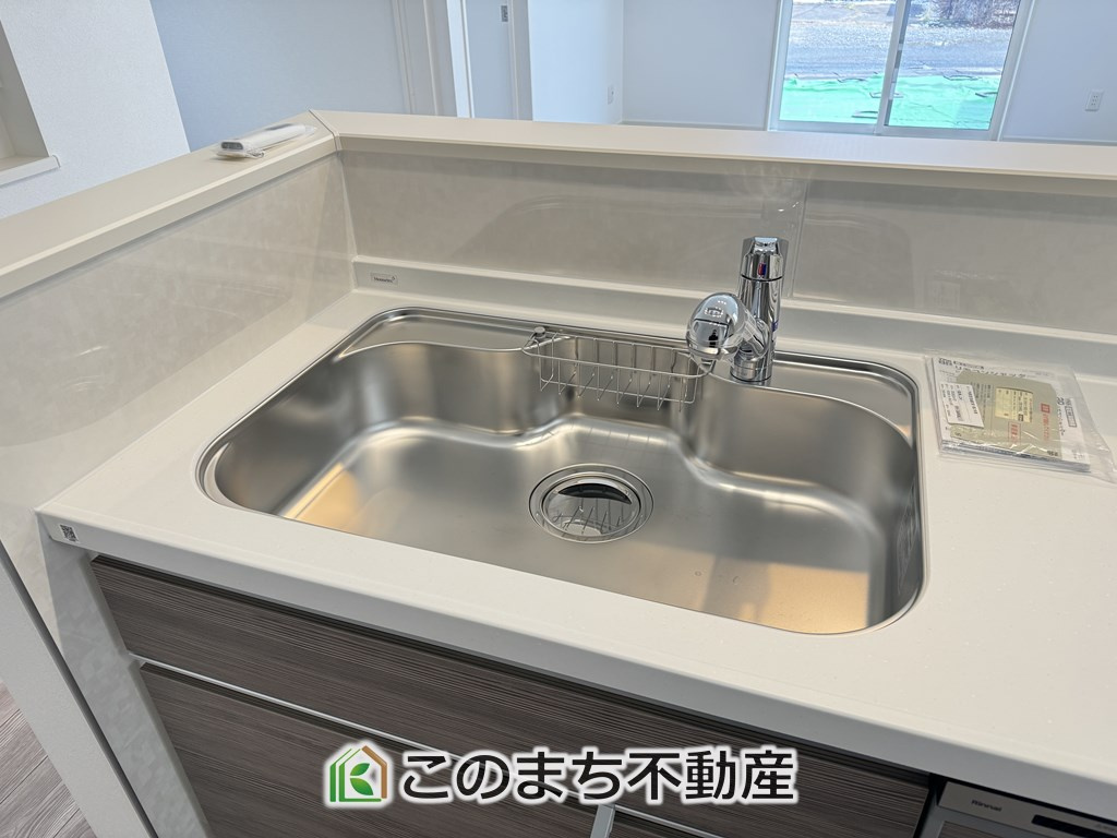 ワイウッドコート宇都宮市江曽島町第1期のキッチン|同社施工物件の写真です。※建具やフローリング、その他仕様が違う場合がございます。