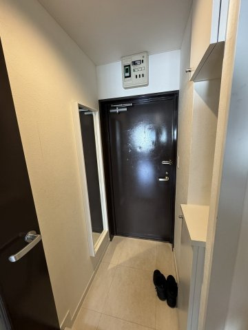 カーサ中野中央の玄関