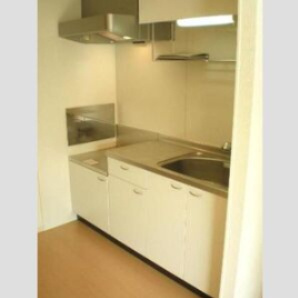 リヴィエールSのキッチン|別号室の写真となります。
