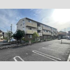 春日井市大手田酉町３丁目のアパートの駐車場