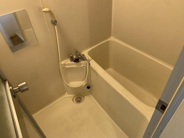 ブッシュクローバーの浴室