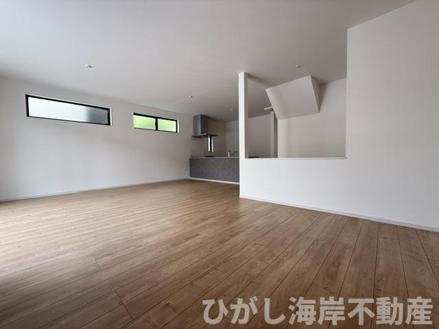 平塚市菫平　新築戸建のダイニング|24.6帖　LDK