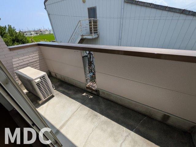 板野郡藍住町住吉字神蔵のアパートのバルコニー
