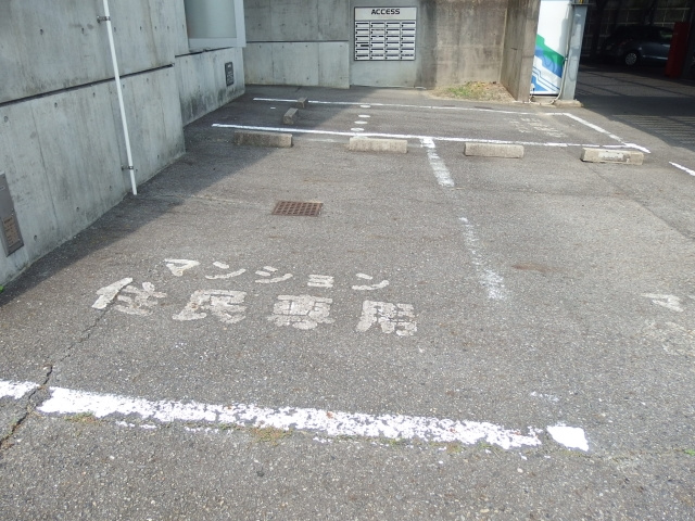 アクセスストリートの駐車場