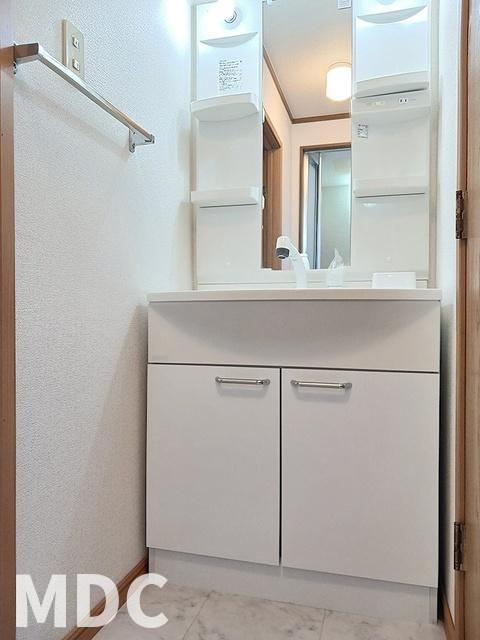 板野郡藍住町住吉字神蔵のアパートの洗面所