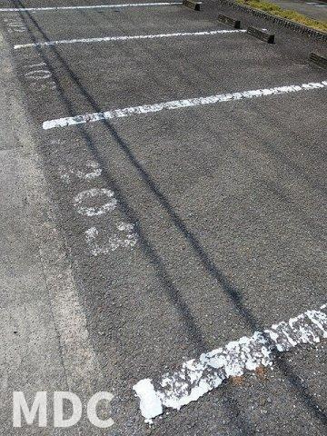 板野郡藍住町住吉字神蔵のアパートの駐車場