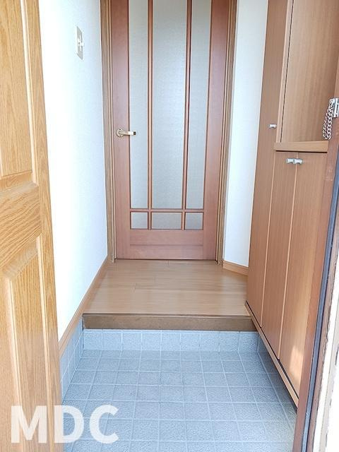 板野郡藍住町住吉字神蔵のアパートの玄関